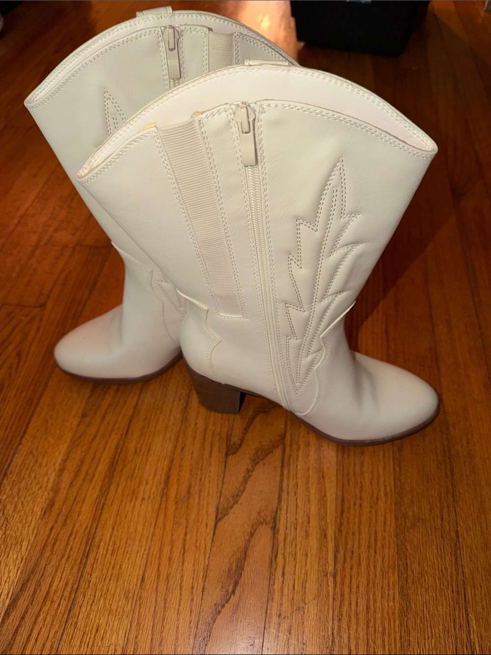 NWT Torrid Women's Cream Western Boots Perfect for concert 🎶 🎵 wear - Picture 2 of 6